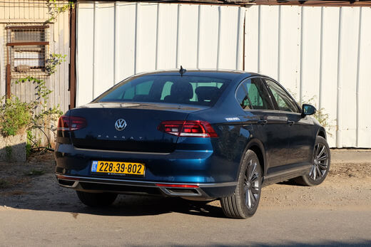 פולקסווגן פאסאט מאחור